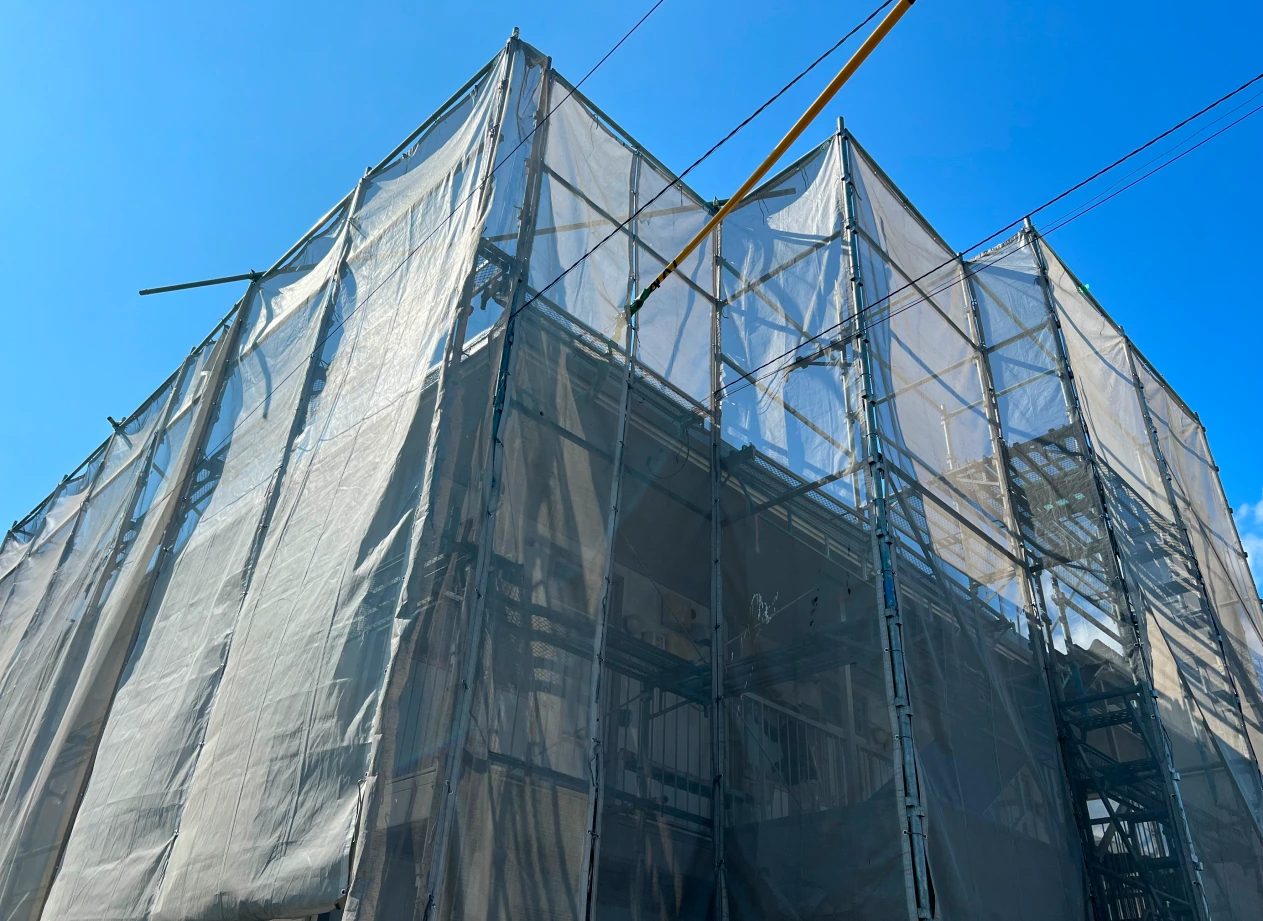 改修工事中の建物