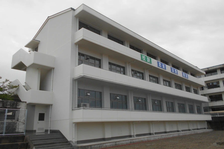 高穂中学校の校舎